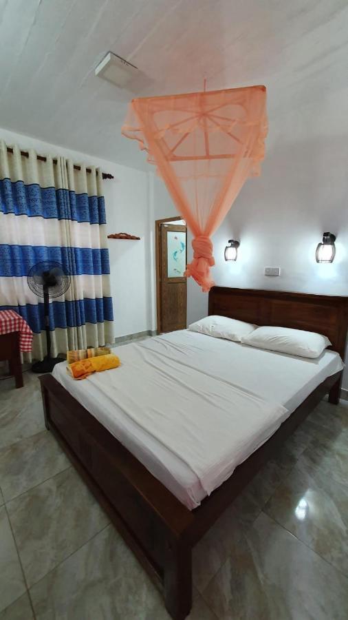 Guesthouse Kind And Love ฮิกคาดูวา ภายนอก รูปภาพ