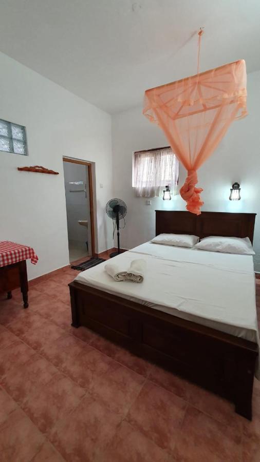 Guesthouse Kind And Love ฮิกคาดูวา ภายนอก รูปภาพ