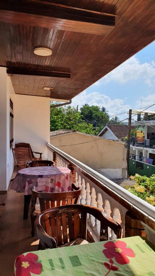 Guesthouse Kind And Love ฮิกคาดูวา ภายนอก รูปภาพ