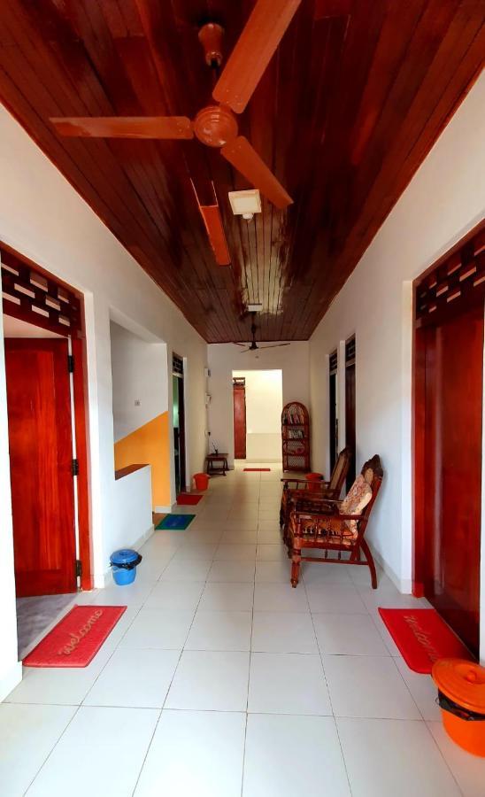 Guesthouse Kind And Love ฮิกคาดูวา ภายนอก รูปภาพ