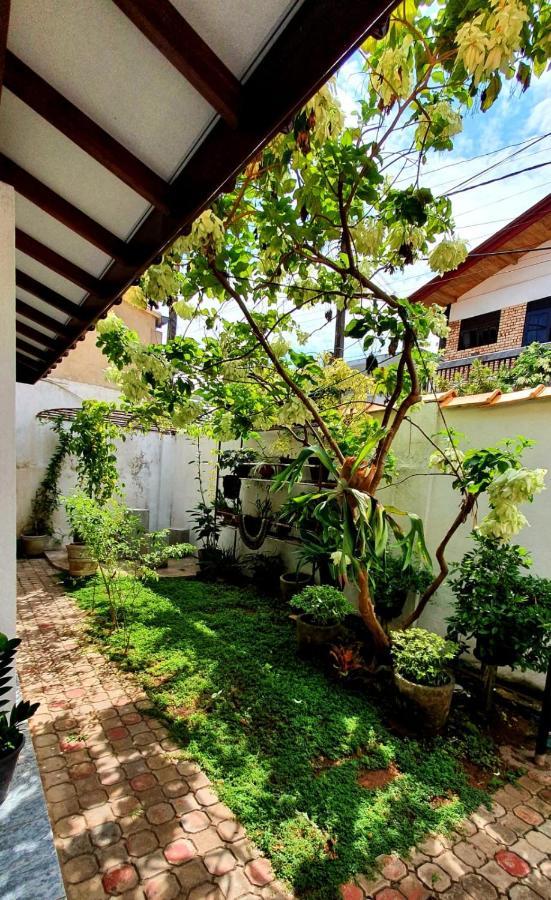 Guesthouse Kind And Love ฮิกคาดูวา ภายนอก รูปภาพ