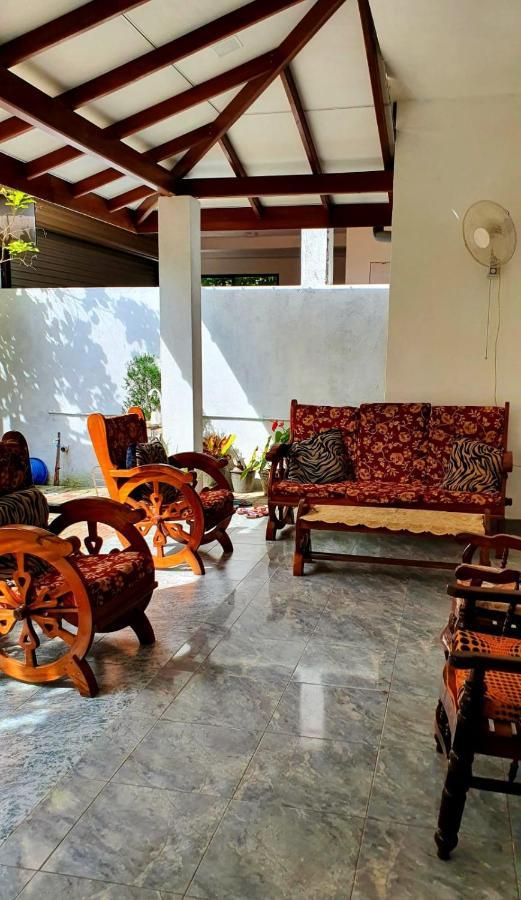 Guesthouse Kind And Love ฮิกคาดูวา ภายนอก รูปภาพ