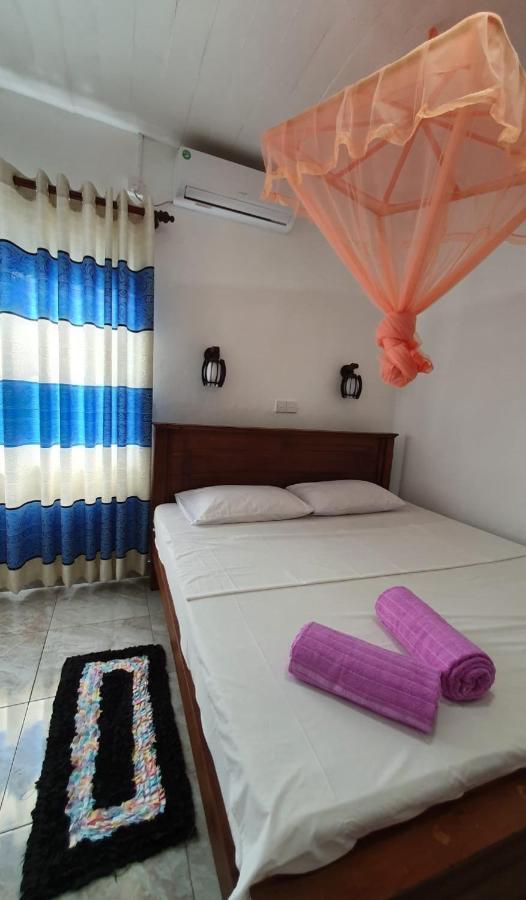 Guesthouse Kind And Love ฮิกคาดูวา ภายนอก รูปภาพ