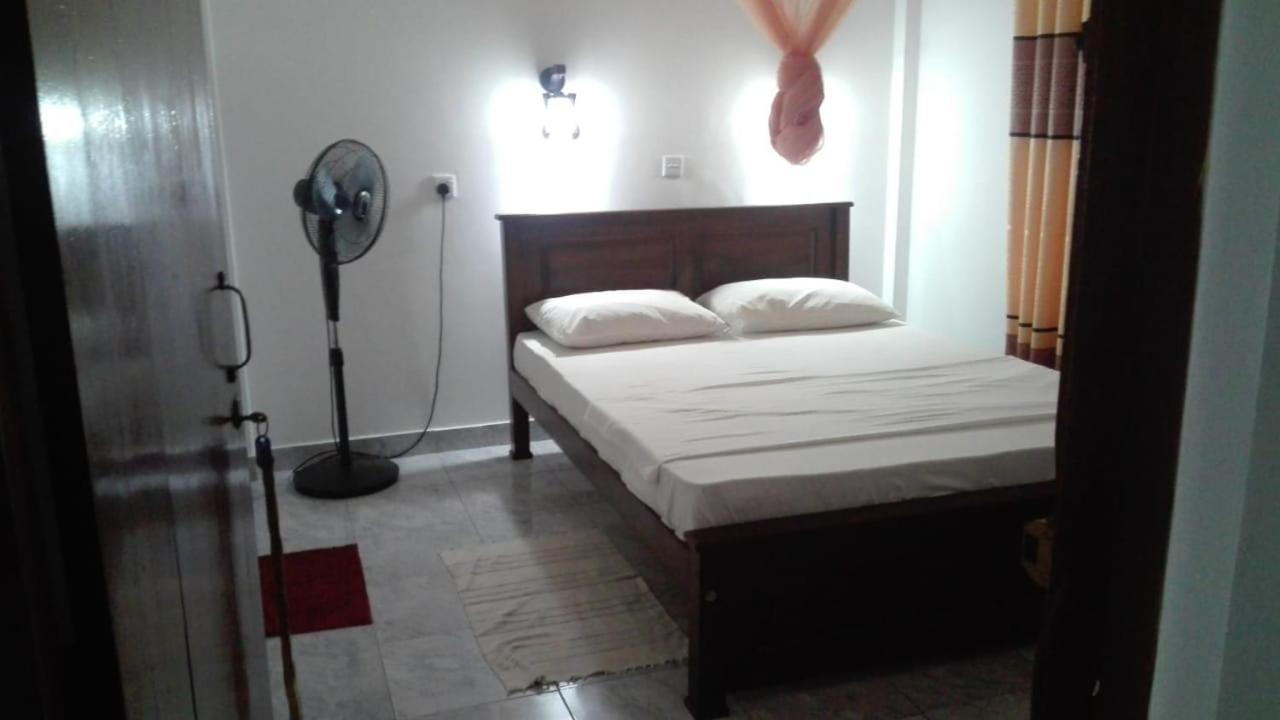 Guesthouse Kind And Love ฮิกคาดูวา ภายนอก รูปภาพ