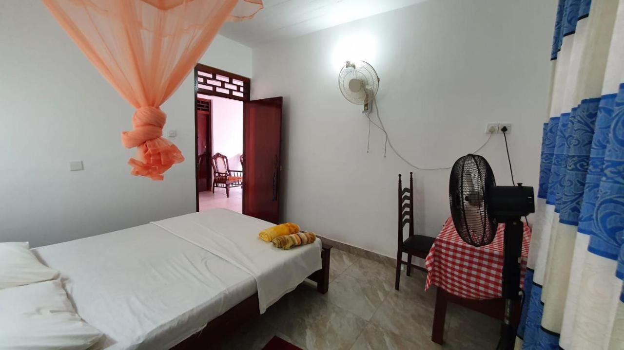 Guesthouse Kind And Love ฮิกคาดูวา ภายนอก รูปภาพ