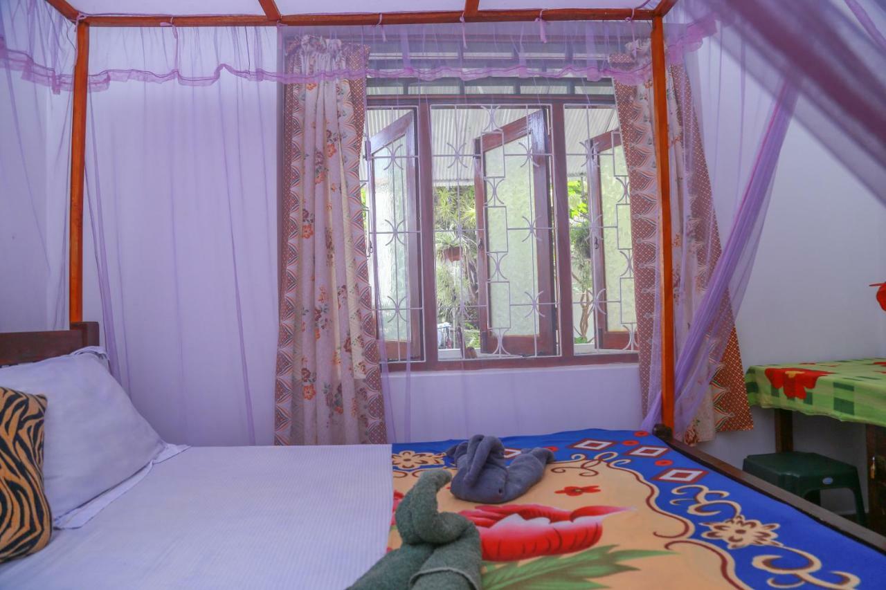 Guesthouse Kind And Love ฮิกคาดูวา ภายนอก รูปภาพ
