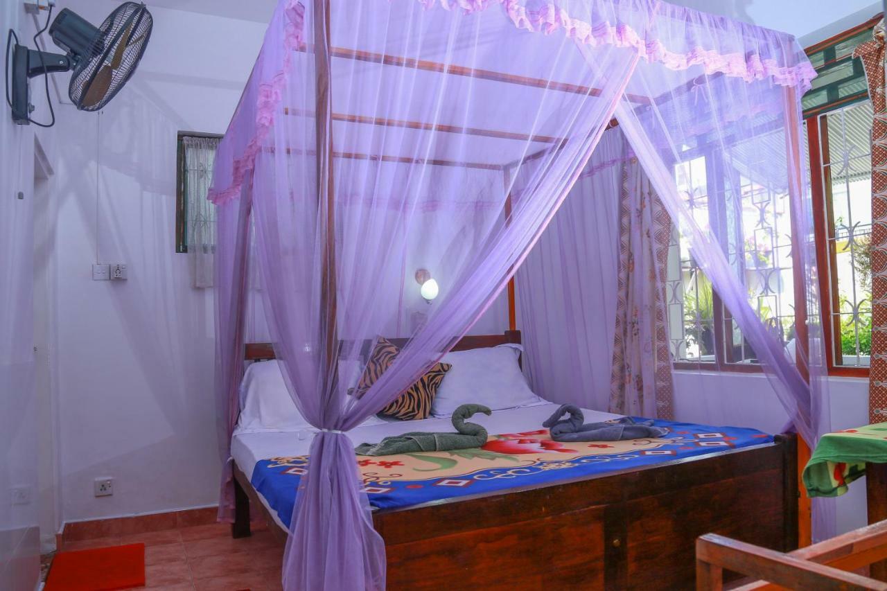 Guesthouse Kind And Love ฮิกคาดูวา ภายนอก รูปภาพ